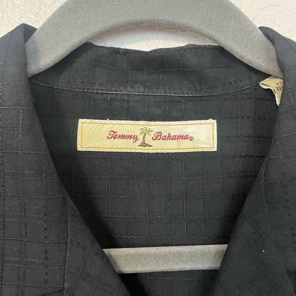 Tommy Bahama Silk Blend Black Textured Short Sleeve Button Down Shirt - Picture 3 of 8